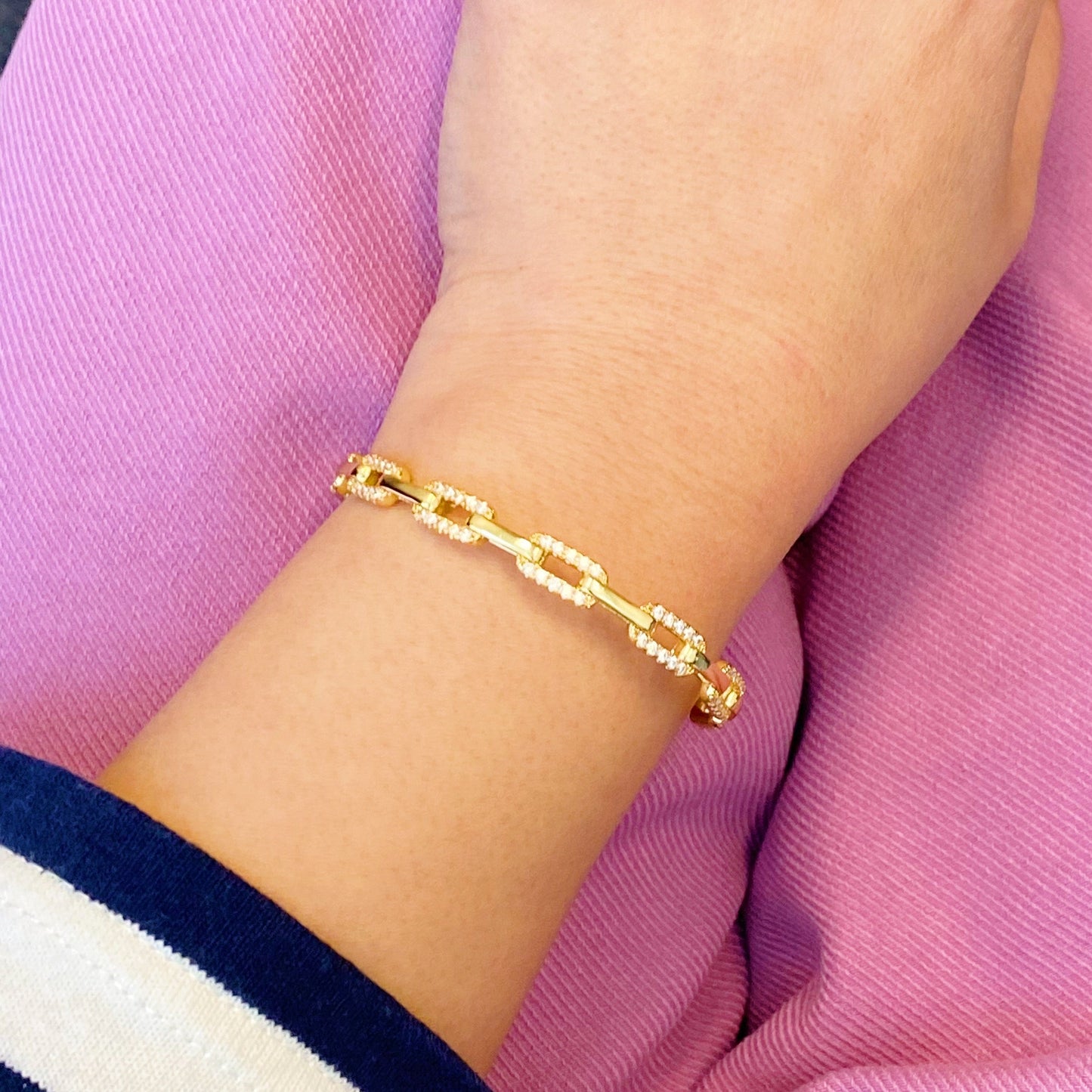 Alternating Link Open Bangle Bracelet – Effortless Glam with a Modern Twist