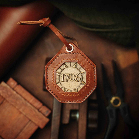 Peso Pocket v4 Challenge Coin Holder – Handmade Octagonal Leather Coin Slip with Lanyard | Fits 40mm, 45mm &amp; 50mm Coins | EDC Coin Holder