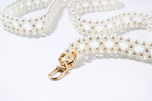 Emily Chain – White Parisian Style | ETUUI® Pearl Phone Strap