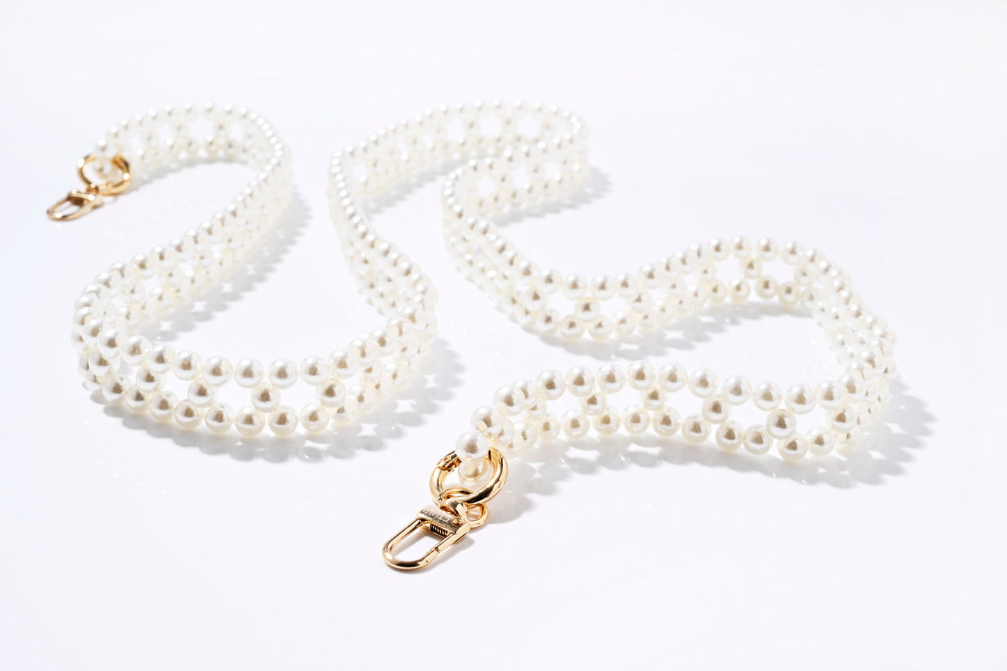 Emily Chain – White Parisian Style | ETUUI® Pearl Phone Strap