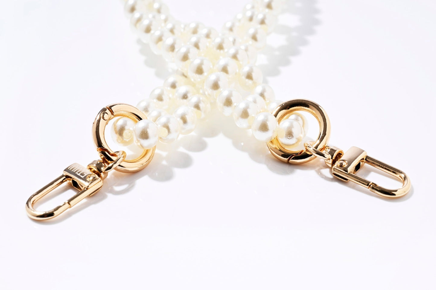 Emily Chain – White Parisian Style | ETUUI® Pearl Phone Strap