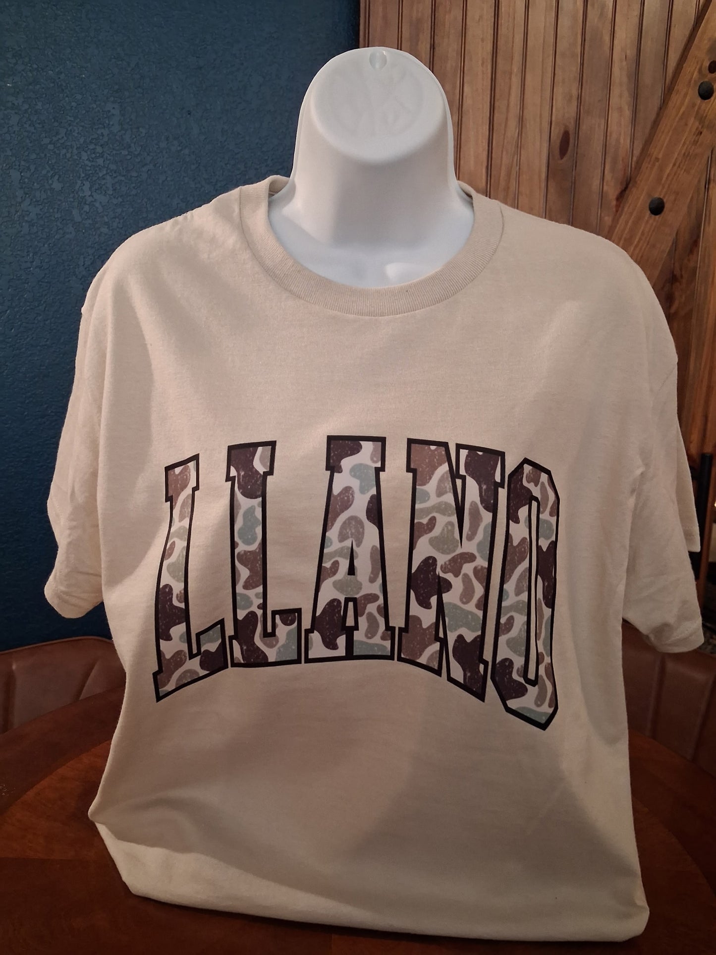Llano Camo Block Letter Graphic Tee – Sand / Tan