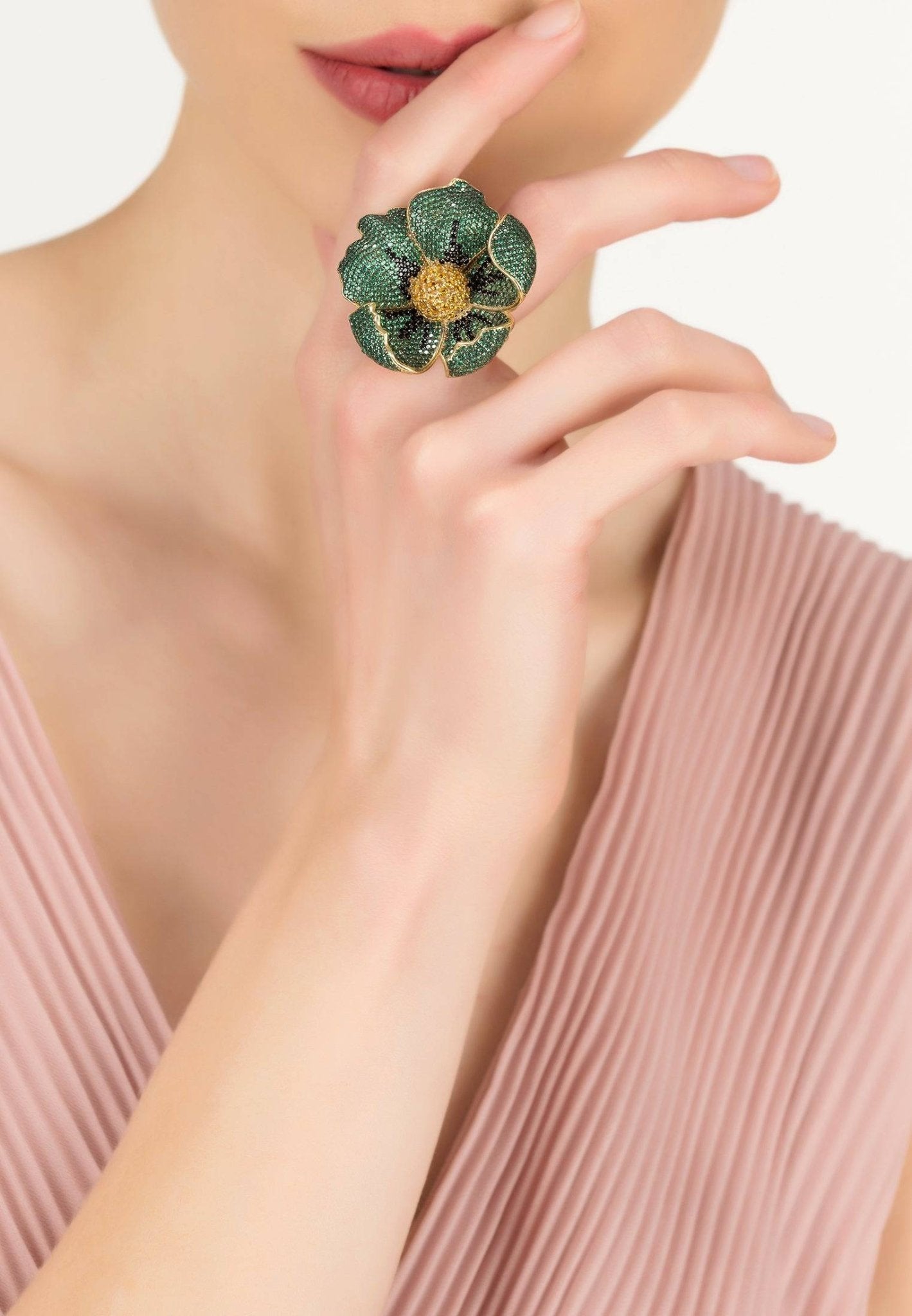 Poppy Flower Green Ring – Gold Elegance with Botanical Brilliance